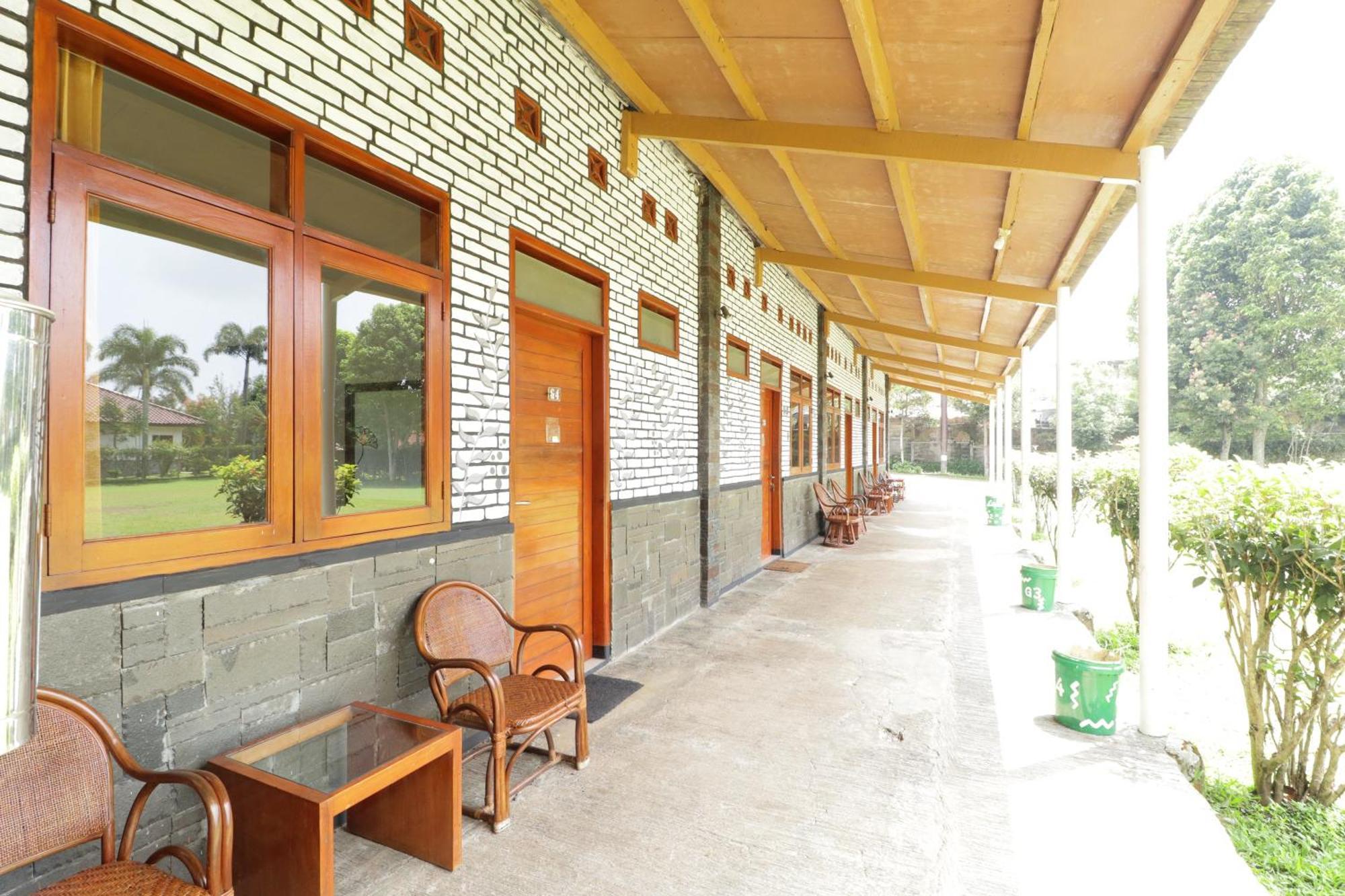 Grand Nirwana Resort Lembang Exteriör bild
